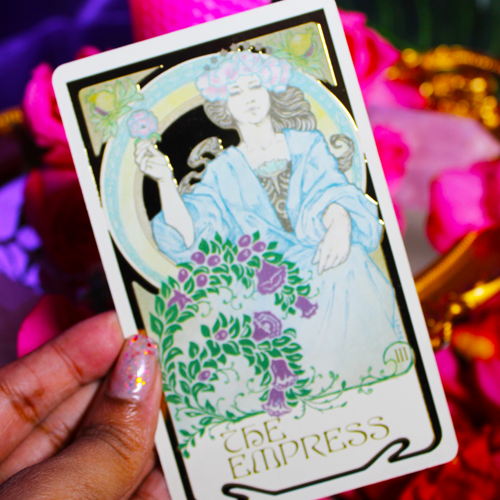 🌺👑 The Empress Tarot Card: Blooming in the Garden of Life's Abundance 🌼🌟